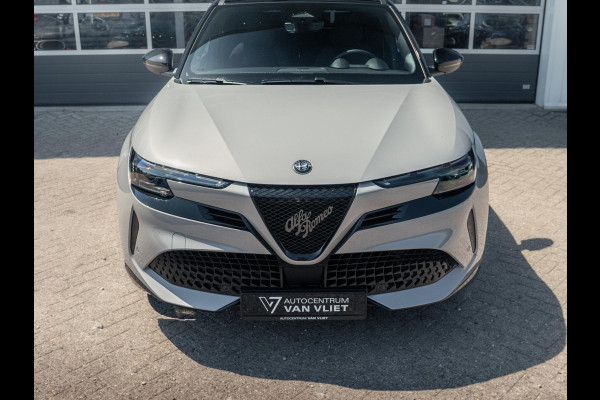 Alfa Romeo junior Elettrica Ti 54 kWh | Clima | Adapt. Cruise | Keyless | Handsfree A-Klep | PDC rondom | Pack Techno | Warmtepomp | Bicolore
