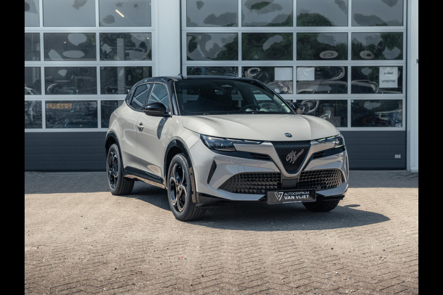 Alfa Romeo junior Elettrica Ti 54 kWh | Clima | Adapt. Cruise | Keyless | Handsfree A-Klep | PDC rondom | Pack Techno | Warmtepomp | Bicolore