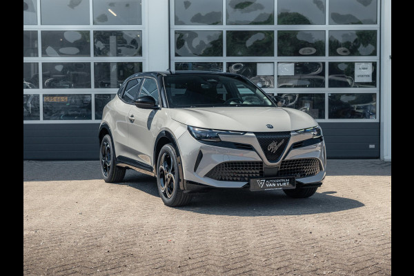 Alfa Romeo junior Elettrica Ti 54 kWh | Clima | Adapt. Cruise | Keyless | Handsfree A-Klep | PDC rondom | Pack Techno | Warmtepomp | Bicolore