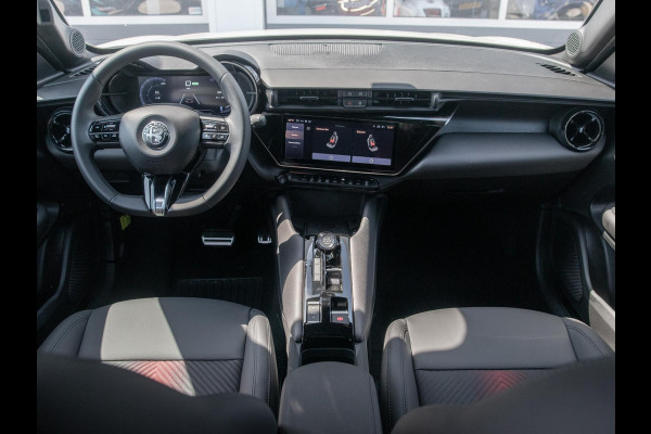 Alfa Romeo junior Elettrica Ti 54 kWh | Clima | Adapt. Cruise | Keyless | Handsfree A-Klep | PDC rondom | Pack Techno | Warmtepomp | Bicolore
