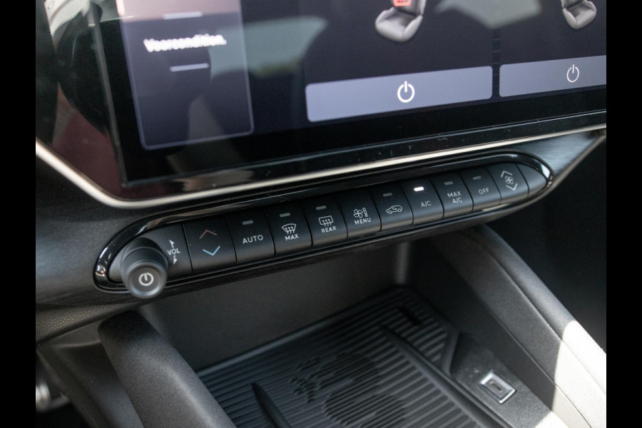 Alfa Romeo junior Elettrica Ti 54 kWh | Clima | Adapt. Cruise | Keyless | Handsfree A-Klep | PDC rondom | Pack Techno | Warmtepomp | Bicolore