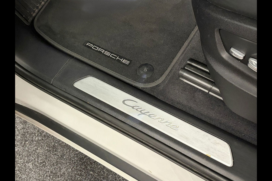 Porsche Cayenne Coupé 3.0 E-Hybrid*NL-Auto*NAP*Pano*Luchtvering*Head-Up*Trekhaak*Stoel airco