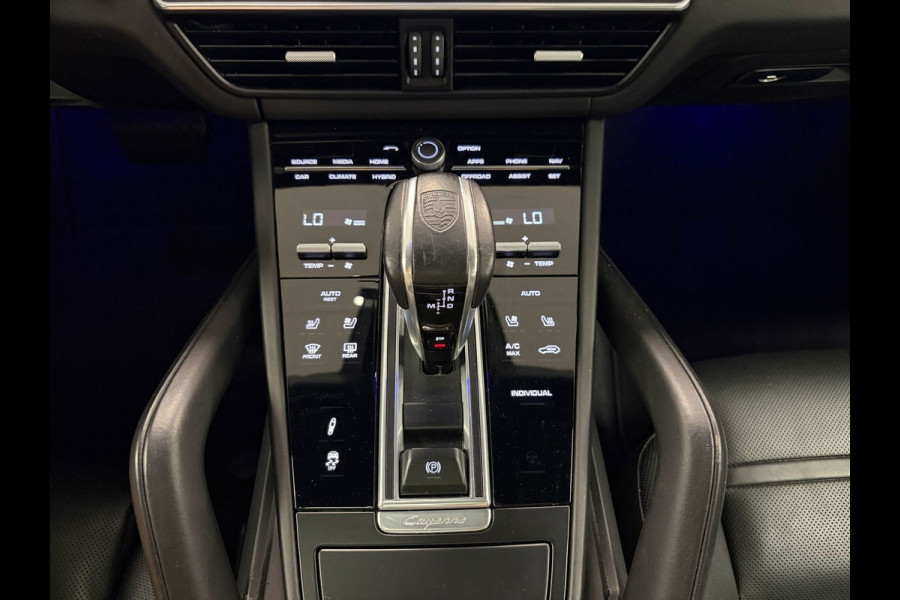 Porsche Cayenne Coupé 3.0 E-Hybrid*NL-Auto*NAP*Pano*Luchtvering*Head-Up*Trekhaak*Stoel airco
