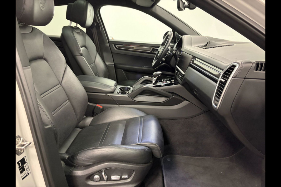 Porsche Cayenne Coupé 3.0 E-Hybrid*NL-Auto*NAP*Pano*Luchtvering*Head-Up*Trekhaak*Stoel airco