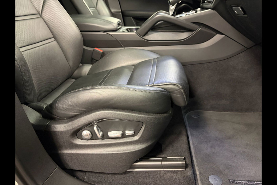 Porsche Cayenne Coupé 3.0 E-Hybrid*NL-Auto*NAP*Pano*Luchtvering*Head-Up*Trekhaak*Stoel airco