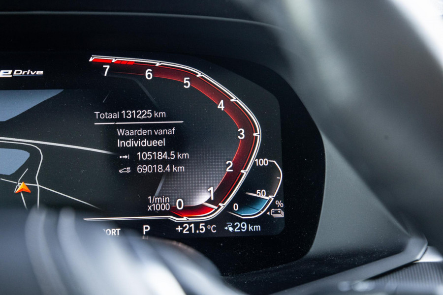BMW X5 xDrive45e High Executive CARPLAY / CAMERA / DEALER ONDERHOUDEN / ZWART LEER / STOELVERWARMING / TREKHAAK