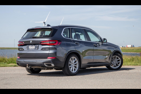 BMW X5 xDrive45e High Executive CARPLAY / CAMERA / DEALER ONDERHOUDEN / ZWART LEER / STOELVERWARMING / TREKHAAK