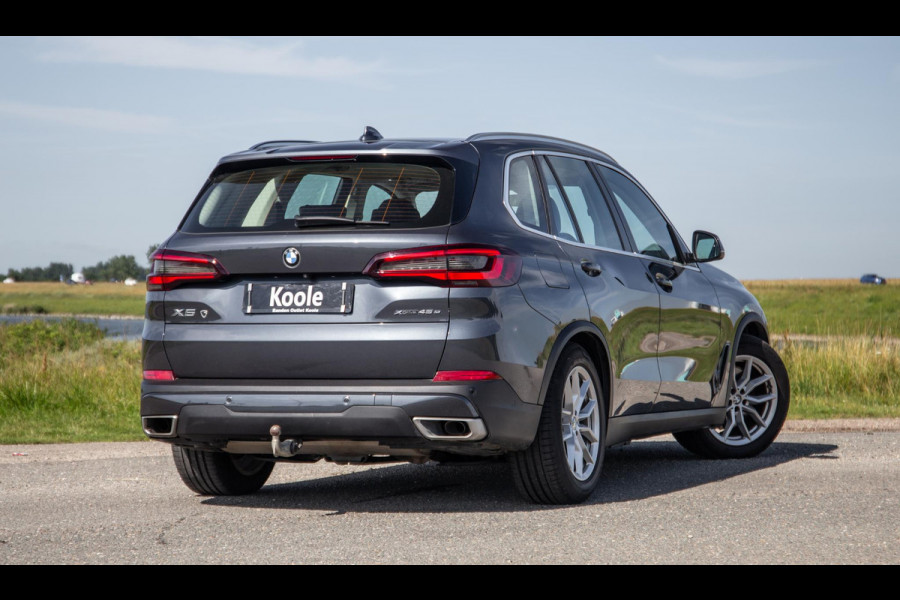 BMW X5 xDrive45e High Executive CARPLAY / CAMERA / DEALER ONDERHOUDEN / ZWART LEER / STOELVERWARMING / TREKHAAK