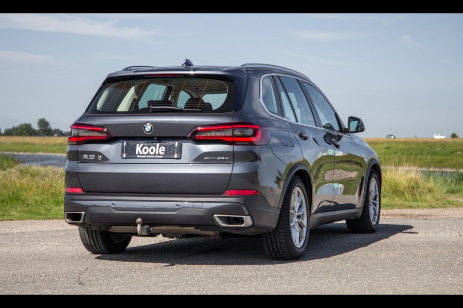 BMW X5 xDrive45e High Executive CARPLAY / CAMERA / DEALER ONDERHOUDEN / ZWART LEER / STOELVERWARMING / TREKHAAK