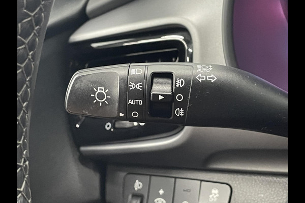 Kia Stonic 1.0 T-GDi MHEV DynamicPlusLine Navigatie Apple Carplay Android Auto Lichtmetalen Velgen Climate Control Cruise control Parkeer sensoren