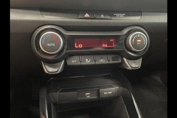 Kia Stonic 1.0 T-GDi MHEV DynamicPlusLine Navigatie Apple Carplay Android Auto Lichtmetalen Velgen Climate Control Cruise control Parkeer sensoren