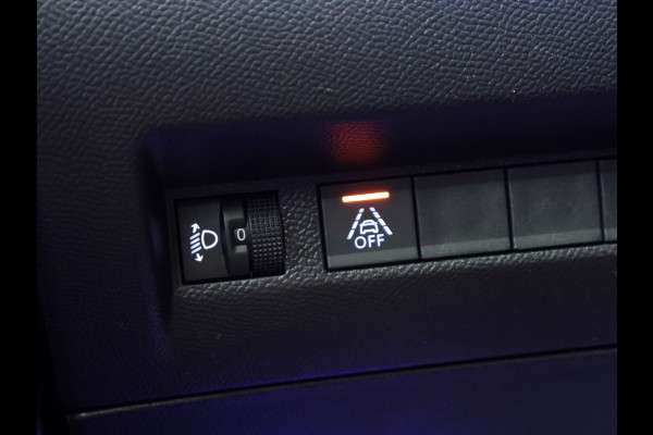 Peugeot e-208 EV Allure 50 kWh Sport (APPLE CARPLAY,NAVI,CAMERA,SFEERVERLICHTING,LED,CLIMATE,CRUISE,GETINT,SPORTSTOELEN,LM VELGEN)