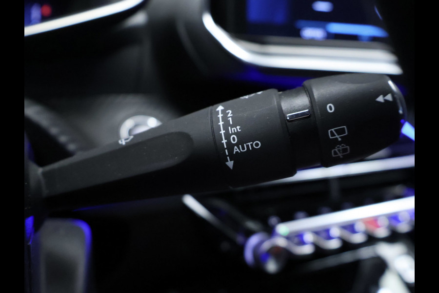 Peugeot e-208 EV Allure 50 kWh Sport (APPLE CARPLAY,NAVI,CAMERA,SFEERVERLICHTING,LED,CLIMATE,CRUISE,GETINT,SPORTSTOELEN,LM VELGEN)