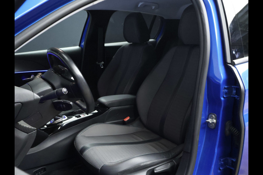 Peugeot e-208 EV Allure 50 kWh Sport (APPLE CARPLAY,NAVI,CAMERA,SFEERVERLICHTING,LED,CLIMATE,CRUISE,GETINT,SPORTSTOELEN,LM VELGEN)