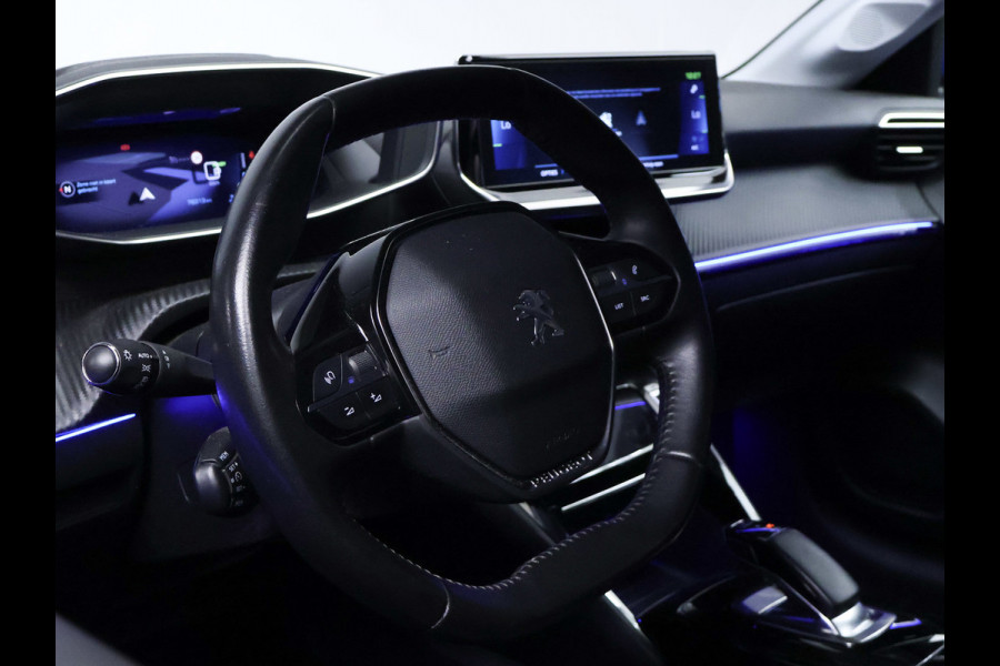 Peugeot e-208 EV Allure 50 kWh Sport (APPLE CARPLAY,NAVI,CAMERA,SFEERVERLICHTING,LED,CLIMATE,CRUISE,GETINT,SPORTSTOELEN,LM VELGEN)