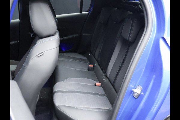 Peugeot e-208 EV Allure 50 kWh Sport (APPLE CARPLAY,NAVI,CAMERA,SFEERVERLICHTING,LED,CLIMATE,CRUISE,GETINT,SPORTSTOELEN,LM VELGEN)
