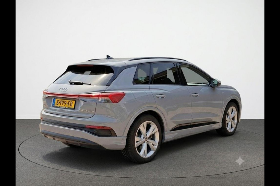 Audi Q4 e-tron 40 S edition 77 kWh 204pk | Navigatie | Stoelverwarming | Parkeercamera | Adaptief demping systeem | Warmtepomp
