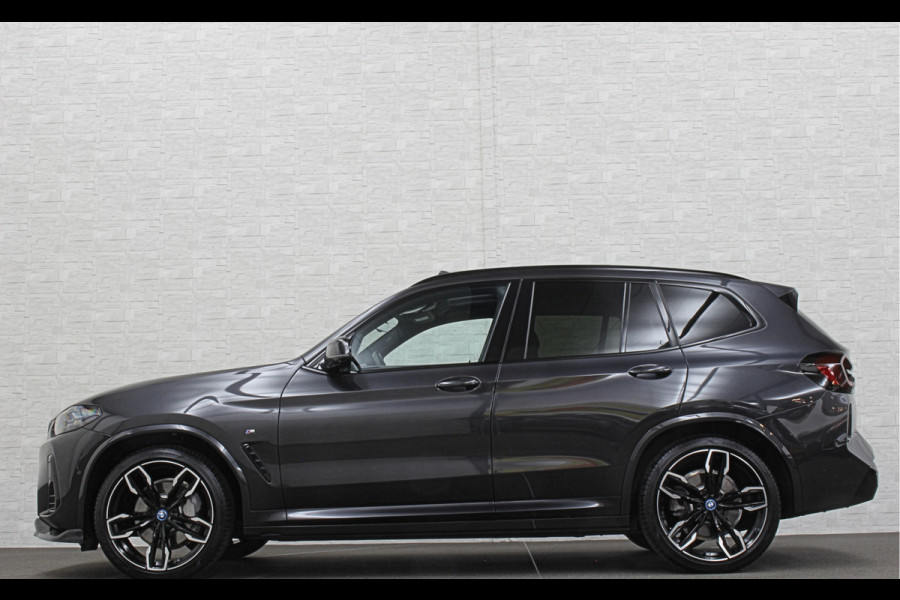 BMW iX3 M-Sport | Sophisto Grey! | Panorama | ACC | Leder | Memory | El. Trekhaak 97.6% SOH | Sfeerverlichting | 3-Zone Clima | Carplay | LED | Btw auto, 35400,= ex. | Rijklaar incl. Bovag garantie!
