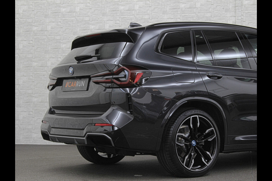 BMW iX3 M-Sport | Sophisto Grey! | Panorama | ACC | Leder | Memory | El. Trekhaak 97.6% SOH | Sfeerverlichting | 3-Zone Clima | Carplay | LED | Btw auto, 35400,= ex. | Rijklaar incl. Bovag garantie!