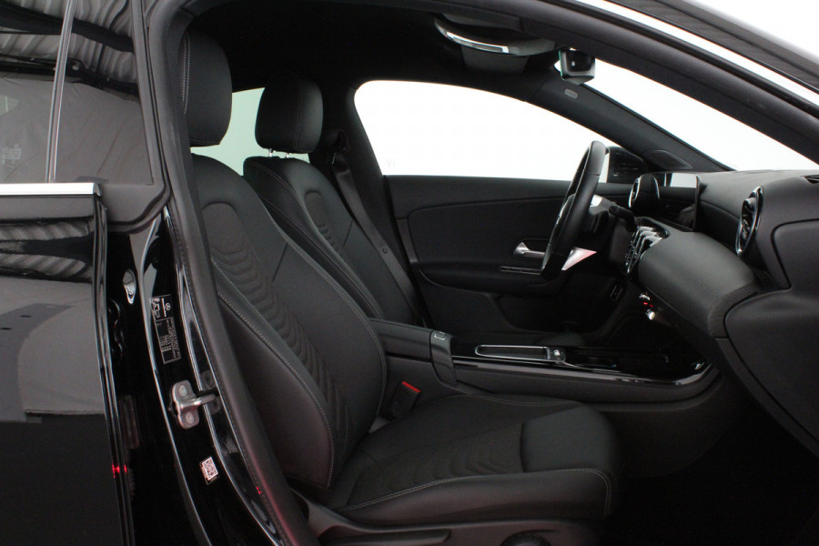 Mercedes-Benz CLA-Klasse 250 e Star Edition > Keyless/Camera/Cruise control adaptief/Stoelverwarming...
