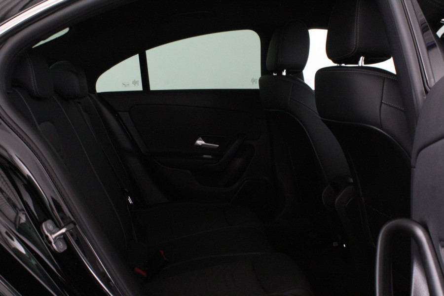 Mercedes-Benz CLA-Klasse 250 e Star Edition > Keyless/Camera/Cruise control adaptief/Stoelverwarming...