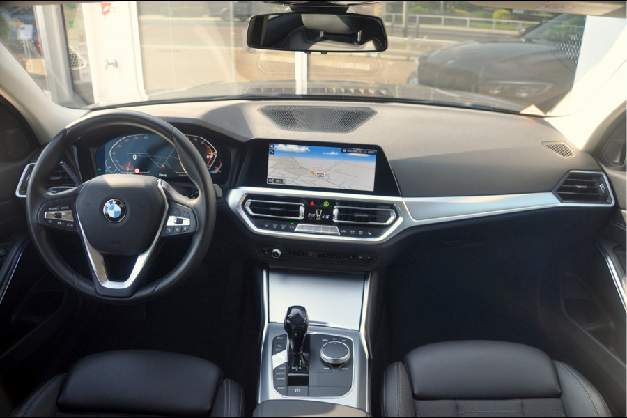 BMW 3-serie 320i Business Edition Plus | Adaptive Cruise | 44.000 km!