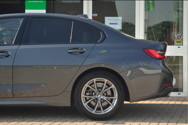 BMW 3-serie 320i Business Edition Plus | Adaptive Cruise | 44.000 km!