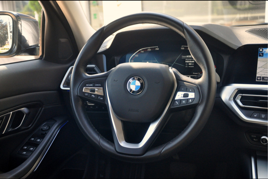 BMW 3-serie 320i Business Edition Plus | Adaptive Cruise | 44.000 km!