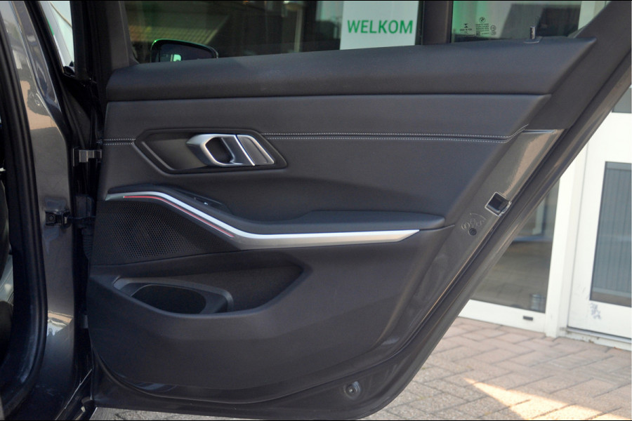 BMW 3-serie 320i Business Edition Plus | Adaptive Cruise | 44.000 km!