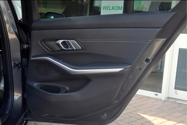 BMW 3-serie 320i Business Edition Plus | Adaptive Cruise | 44.000 km!