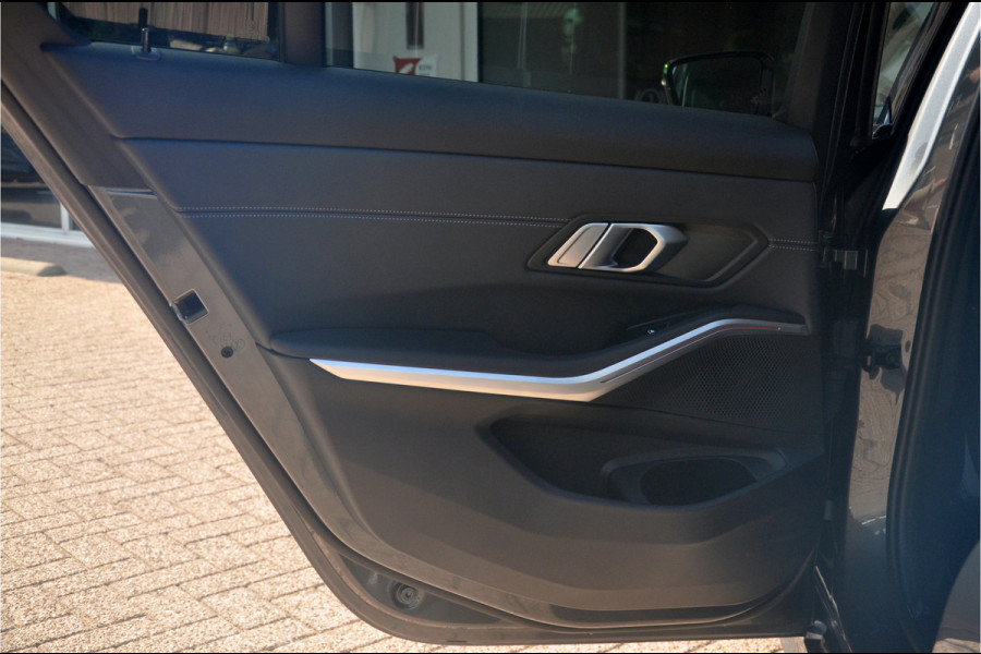 BMW 3-serie 320i Business Edition Plus | Adaptive Cruise | 44.000 km!