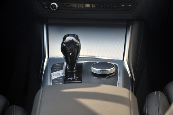 BMW 3-serie 320i Business Edition Plus | Adaptive Cruise | 44.000 km!