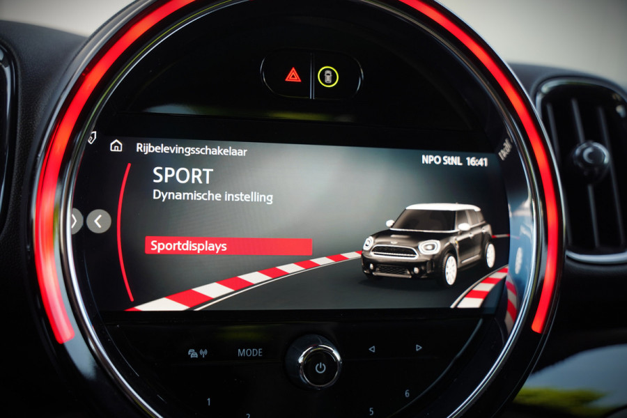 MINI Countryman 1.5 Cooper S E ALL4 Chili | Panoramadak | Stoelverwarming | Stuurverwarming | Head-Up Display | Camera | Apple Carplay | Keyless | Cruise Control | Navigatie | SOH 90%
