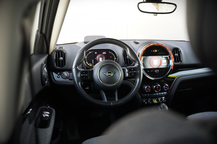 MINI Countryman 1.5 Cooper S E ALL4 Chili | Panoramadak | Stoelverwarming | Stuurverwarming | Head-Up Display | Camera | Apple Carplay | Keyless | Cruise Control | Navigatie | SOH 90%