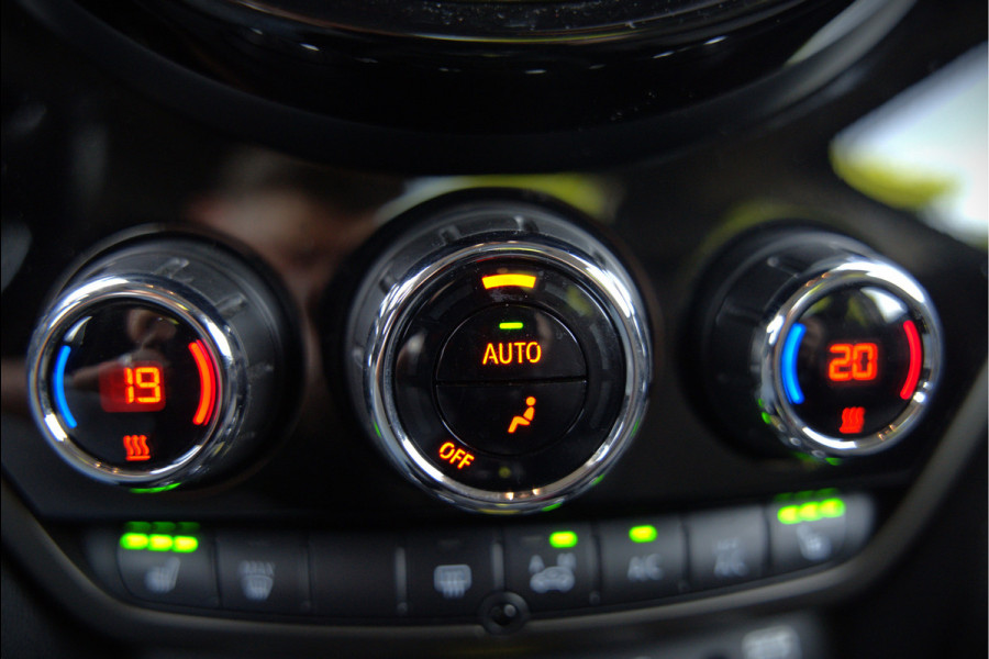 MINI Countryman 1.5 Cooper S E ALL4 Chili | Panoramadak | Stoelverwarming | Stuurverwarming | Head-Up Display | Camera | Apple Carplay | Keyless | Cruise Control | Navigatie | SOH 90%
