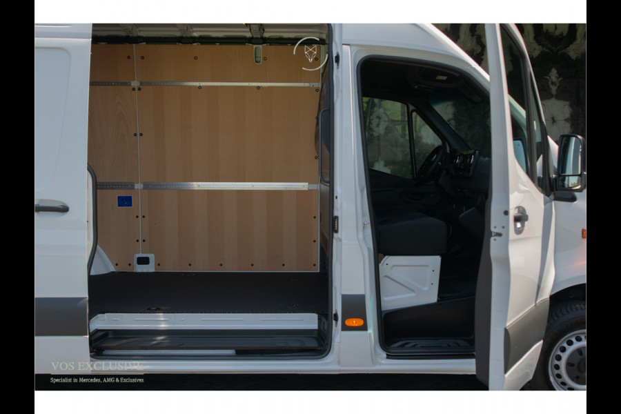 Mercedes-Benz Sprinter 317 CDI L2H2 Facelift|Pro|LED-verlichting|Cruise|MBUX|Camera|Betimmering|Verw-stoelen|New Service