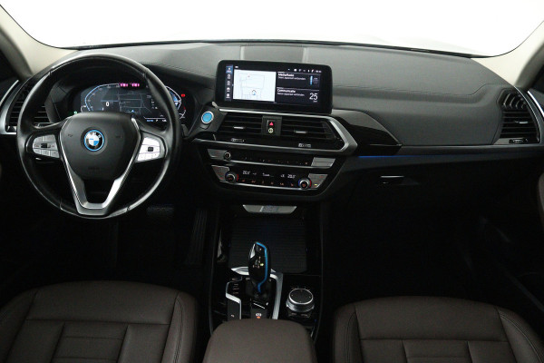 BMW iX3 Executive 80 kWh (PANORAMADAK, SFEERVERLICHTING, ADAPTIVE CRUISE, AUTOPILOT, STOELVERWARMING, 1e EIGENAAR)