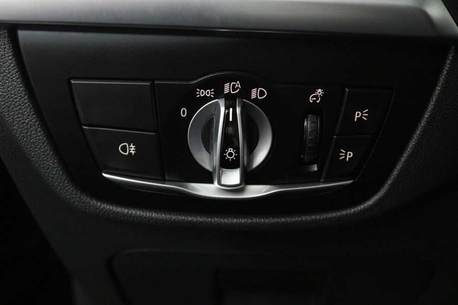 BMW iX3 Executive 80 kWh (PANORAMADAK, SFEERVERLICHTING, ADAPTIVE CRUISE, AUTOPILOT, STOELVERWARMING, 1e EIGENAAR)