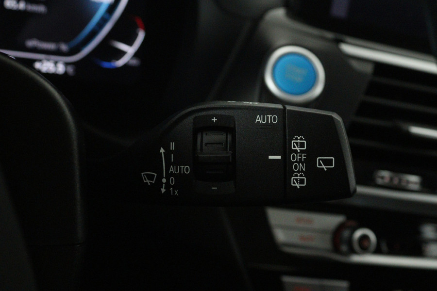 BMW iX3 Executive 80 kWh (PANORAMADAK, SFEERVERLICHTING, ADAPTIVE CRUISE, AUTOPILOT, STOELVERWARMING, 1e EIGENAAR)