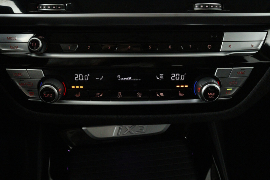 BMW iX3 Executive 80 kWh (PANORAMADAK, SFEERVERLICHTING, ADAPTIVE CRUISE, AUTOPILOT, STOELVERWARMING, 1e EIGENAAR)