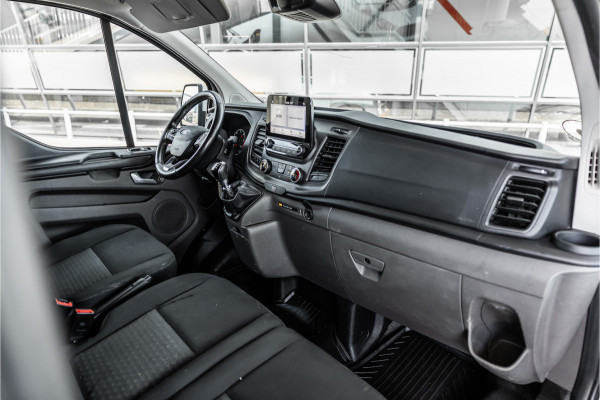 Ford Transit Custom 300 2.0 TDCI L2H1 | Raptor Edition | CarPlay | Camera | Trekhaak | PDC V+A | Nieuwe APK | Stoelverwarming | PDC V+A