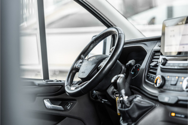 Ford Transit Custom 300 2.0 TDCI L2H1 | Raptor Edition | CarPlay | Camera | Trekhaak | PDC V+A | Nieuwe APK | Stoelverwarming | PDC V+A
