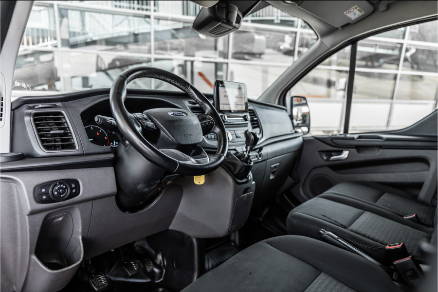 Ford Transit Custom 300 2.0 TDCI L2H1 | Raptor Edition | CarPlay | Camera | Trekhaak | PDC V+A | Nieuwe APK | Stoelverwarming | PDC V+A