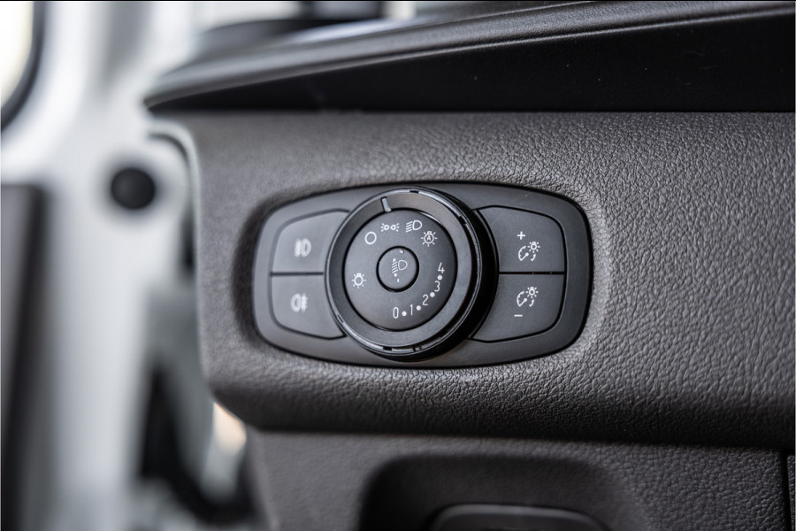Ford Transit Custom 300 2.0 TDCI L2H1 | Raptor Edition | CarPlay | Camera | Trekhaak | PDC V+A | Nieuwe APK | Stoelverwarming | PDC V+A