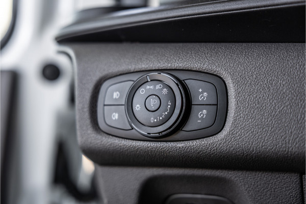 Ford Transit Custom 300 2.0 TDCI L2H1 | Raptor Edition | CarPlay | Camera | Trekhaak | PDC V+A | Nieuwe APK | Stoelverwarming | PDC V+A