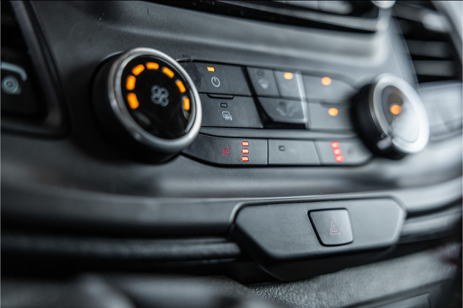 Ford Transit Custom 300 2.0 TDCI L2H1 | Raptor Edition | CarPlay | Camera | Trekhaak | PDC V+A | Nieuwe APK | Stoelverwarming | PDC V+A