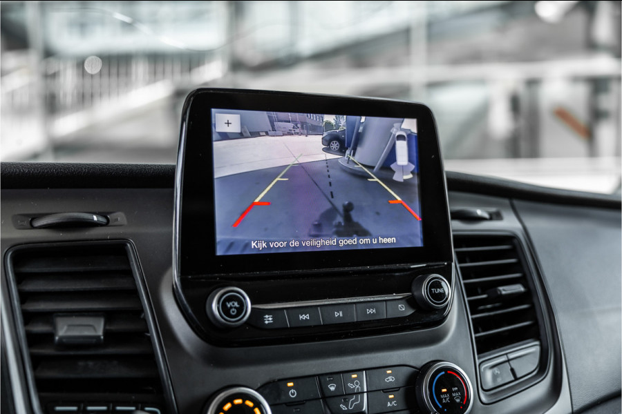 Ford Transit Custom 300 2.0 TDCI L2H1 | Raptor Edition | CarPlay | Camera | Trekhaak | PDC V+A | Nieuwe APK | Stoelverwarming | PDC V+A