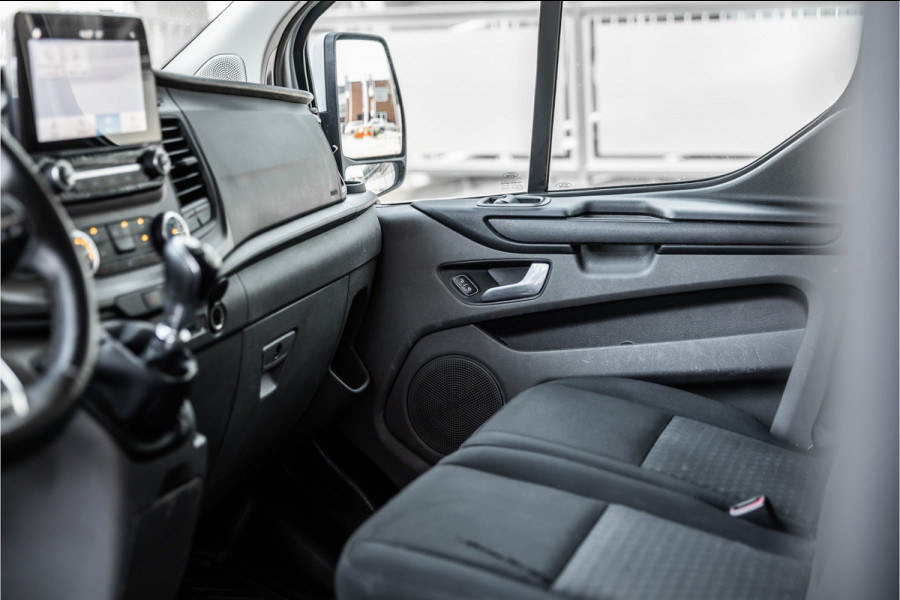 Ford Transit Custom 300 2.0 TDCI L2H1 | Raptor Edition | CarPlay | Camera | Trekhaak | PDC V+A | Nieuwe APK | Stoelverwarming | PDC V+A