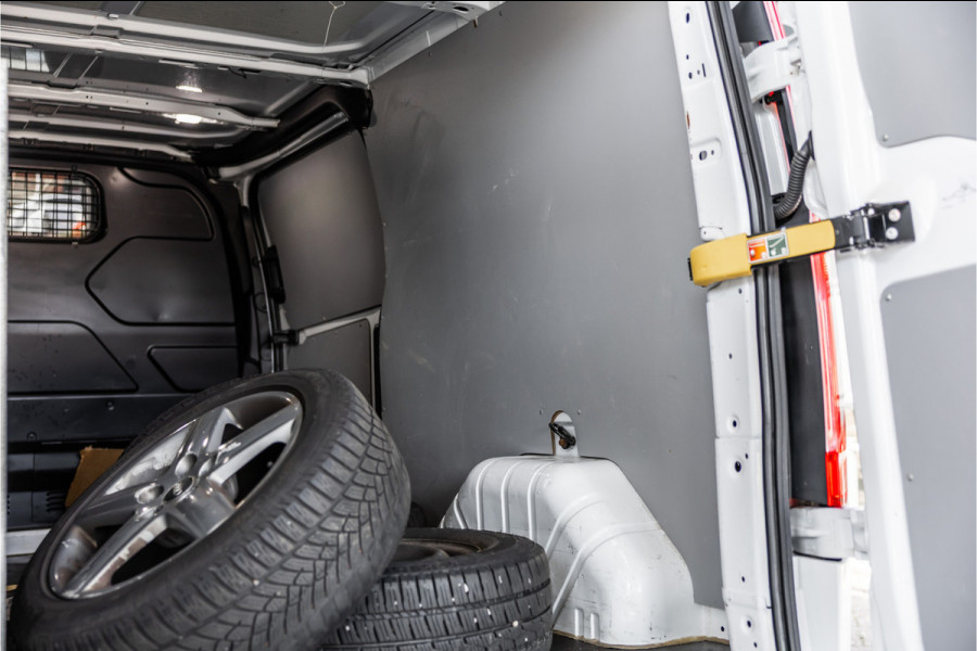 Ford Transit Custom 300 2.0 TDCI L2H1 | Raptor Edition | CarPlay | Camera | Trekhaak | PDC V+A | Nieuwe APK | Stoelverwarming | PDC V+A