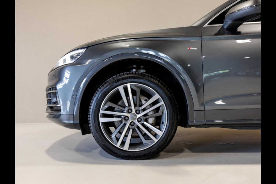 Audi Q5 55 TFSI e quattro Competition SoH 100% 367pk / Panorama dak / Adaptieve cruise control / Stoelverwarming / Dodehoekdetectie / Achtertuitrijcamera / Apple carplay /